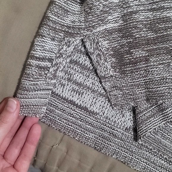 Women's Sweater - Picture 5 of 7